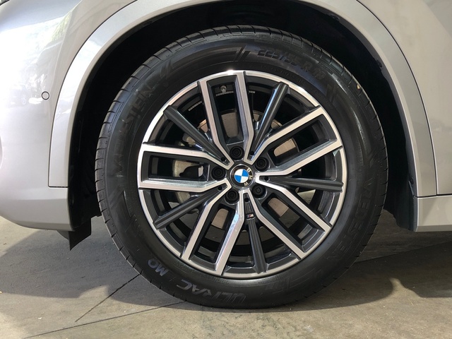BMW X1 sDrive20d color Gris Plata. Año 2024. 120KW(163CV). Diésel. En concesionario Movilnorte El Plantio de Madrid
