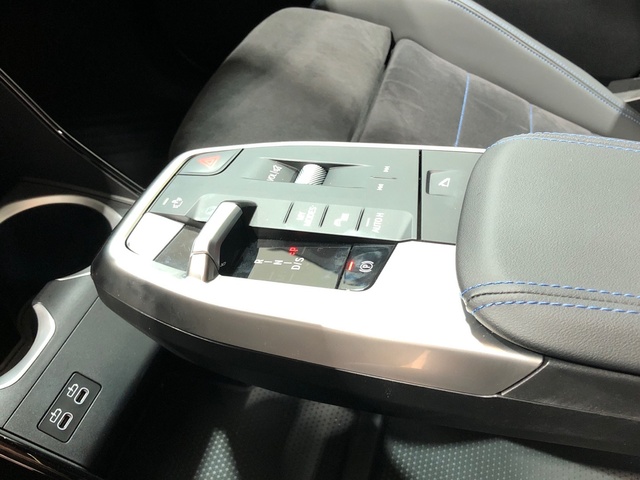 BMW X1 sDrive20d color Gris Plata. Año 2024. 120KW(163CV). Diésel. En concesionario Movilnorte El Plantio de Madrid