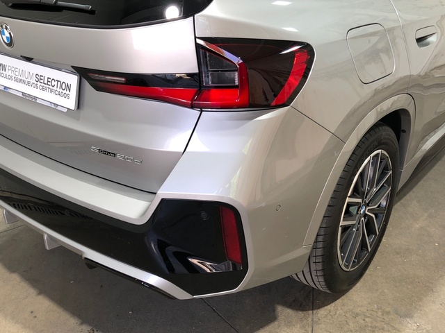 BMW X1 sDrive20d color Gris Plata. Año 2024. 120KW(163CV). Diésel. En concesionario Movilnorte El Plantio de Madrid