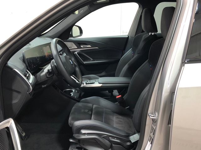 BMW X1 sDrive20d color Gris Plata. Año 2024. 120KW(163CV). Diésel. En concesionario Movilnorte El Plantio de Madrid