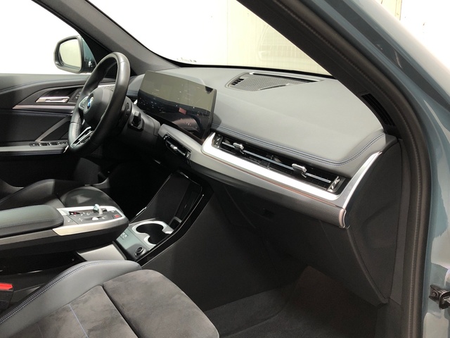BMW X1 sDrive20d color Verde. Año 2024. 120KW(163CV). Diésel. En concesionario Movilnorte El Plantio de Madrid