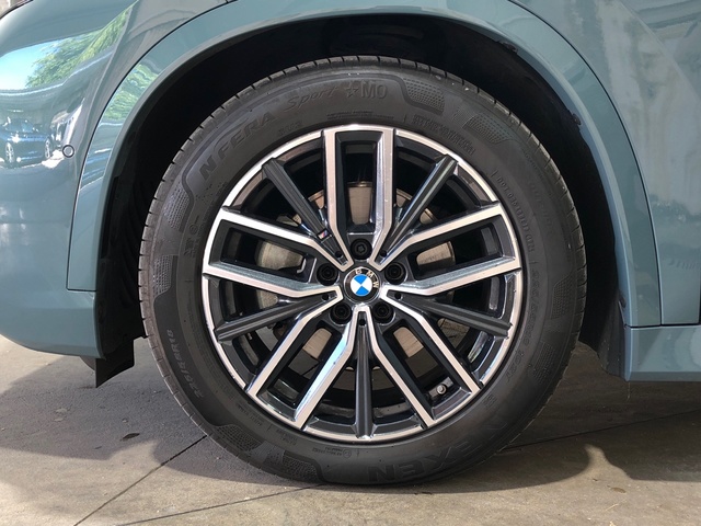 BMW X1 sDrive20d color Verde. Año 2024. 120KW(163CV). Diésel. En concesionario Movilnorte El Plantio de Madrid
