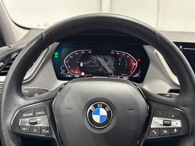 BMW Serie 1 118i color Negro. Año 2021. 103KW(140CV). Gasolina. En concesionario Auto Premier, S.A. - MADRID de Madrid