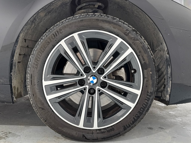 BMW Serie 1 118i color Negro. Año 2021. 103KW(140CV). Gasolina. En concesionario Auto Premier, S.A. - MADRID de Madrid