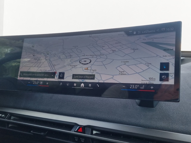 BMW iX xDrive45 color Azul. Año 2025. 300KW(408CV). Eléctrico. En concesionario SAN JUAN Automoviles Fersan S.A. de Alicante