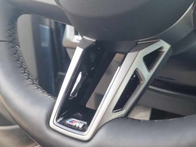 BMW iX xDrive45 color Azul. Año 2025. 300KW(408CV). Eléctrico. En concesionario SAN JUAN Automoviles Fersan S.A. de Alicante