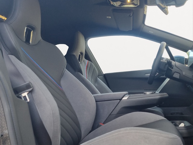 BMW iX xDrive45 color Azul. Año 2025. 300KW(408CV). Eléctrico. En concesionario SAN JUAN Automoviles Fersan S.A. de Alicante