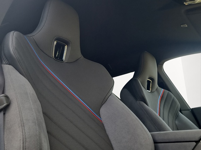 BMW iX xDrive45 color Azul. Año 2025. 300KW(408CV). Eléctrico. En concesionario SAN JUAN Automoviles Fersan S.A. de Alicante