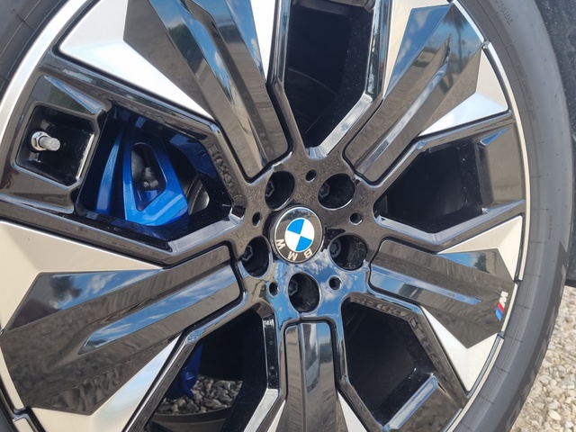 BMW iX xDrive45 color Azul. Año 2025. 300KW(408CV). Eléctrico. En concesionario SAN JUAN Automoviles Fersan S.A. de Alicante