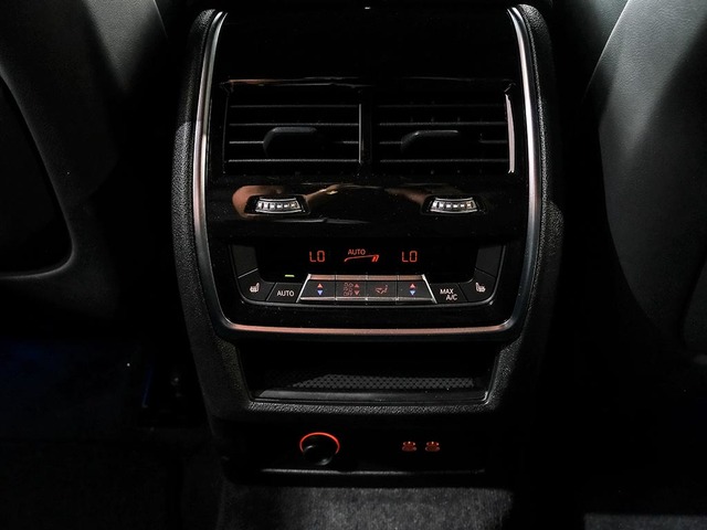 BMW XM XM 480 color Negro. Año 2025. 480KW(653CV). Híbrido Electro/Gasolina. En concesionario Oliva Motor Tarragona de Tarragona