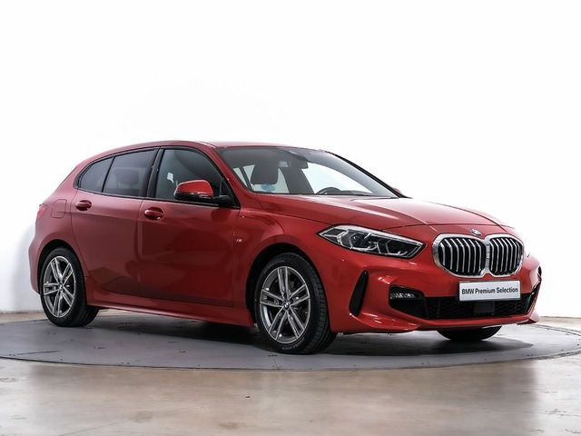 BMW Serie 1 118d color Rojo. Año 2024. 110KW(150CV). Diésel. En concesionario Oliva Motor Tarragona de Tarragona