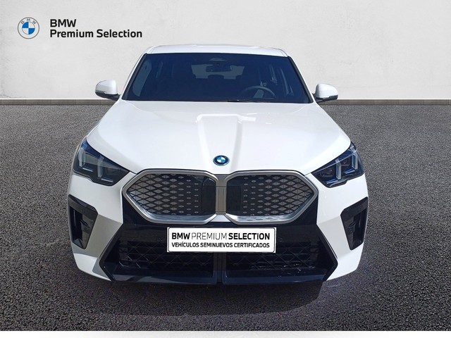 BMW iX2 eDrive20 color Blanco. Año 2025. 150KW(204CV). Eléctrico. En concesionario Marmotor de Las Palmas