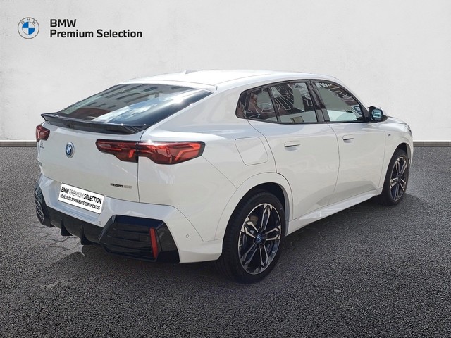 BMW iX2 eDrive20 color Blanco. Año 2025. 150KW(204CV). Eléctrico. En concesionario Marmotor de Las Palmas