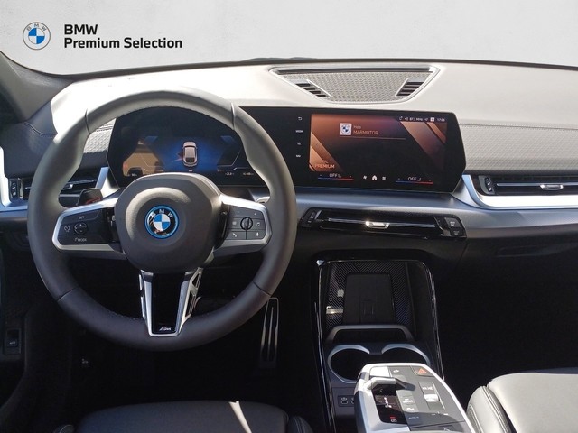 BMW iX2 eDrive20 color Blanco. Año 2025. 150KW(204CV). Eléctrico. En concesionario Marmotor de Las Palmas