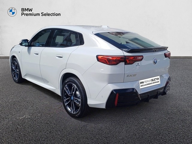 BMW iX2 eDrive20 color Blanco. Año 2025. 150KW(204CV). Eléctrico. En concesionario Marmotor de Las Palmas