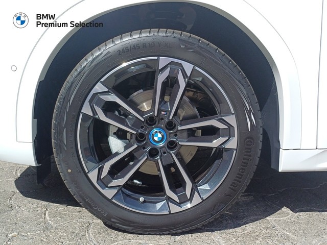 BMW iX2 eDrive20 color Blanco. Año 2025. 150KW(204CV). Eléctrico. En concesionario Marmotor de Las Palmas