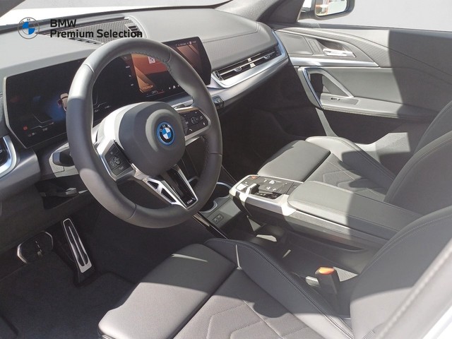 BMW iX2 eDrive20 color Blanco. Año 2025. 150KW(204CV). Eléctrico. En concesionario Marmotor de Las Palmas