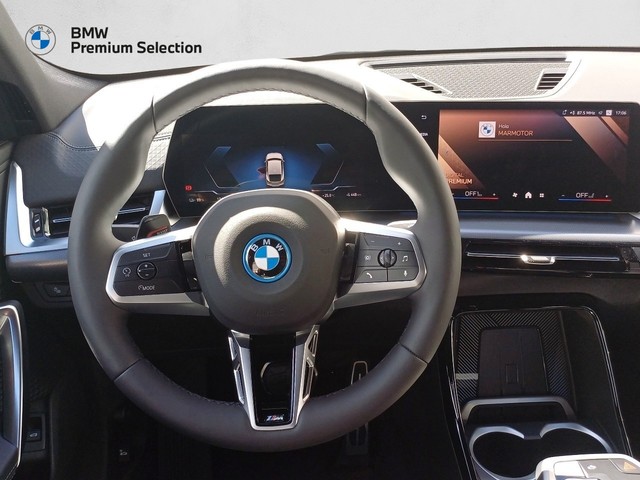BMW iX2 eDrive20 color Blanco. Año 2025. 150KW(204CV). Eléctrico. En concesionario Marmotor de Las Palmas