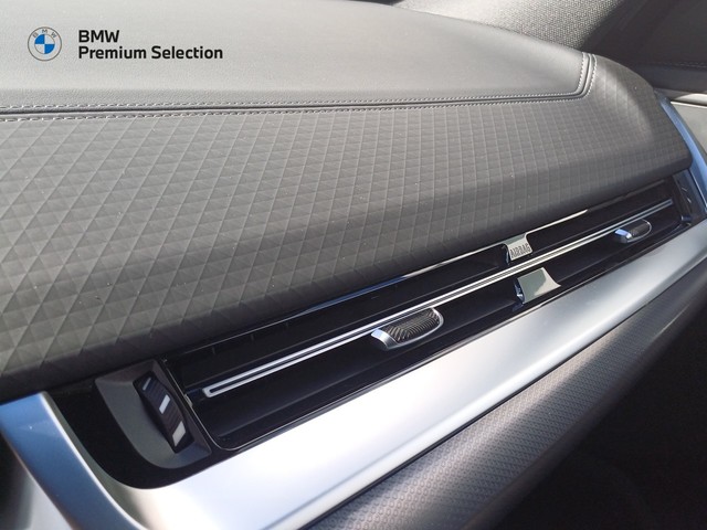 BMW iX2 eDrive20 color Blanco. Año 2025. 150KW(204CV). Eléctrico. En concesionario Marmotor de Las Palmas