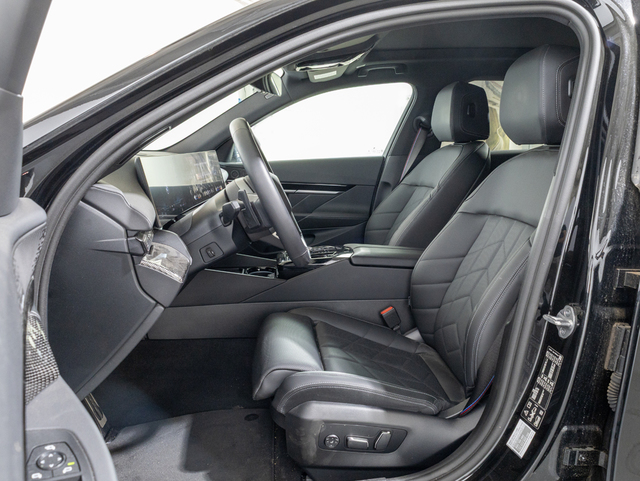 BMW Serie 5 520d Touring color Negro. Año 2024. 145KW(197CV). Diésel. En concesionario Oliva Motor Girona de Girona