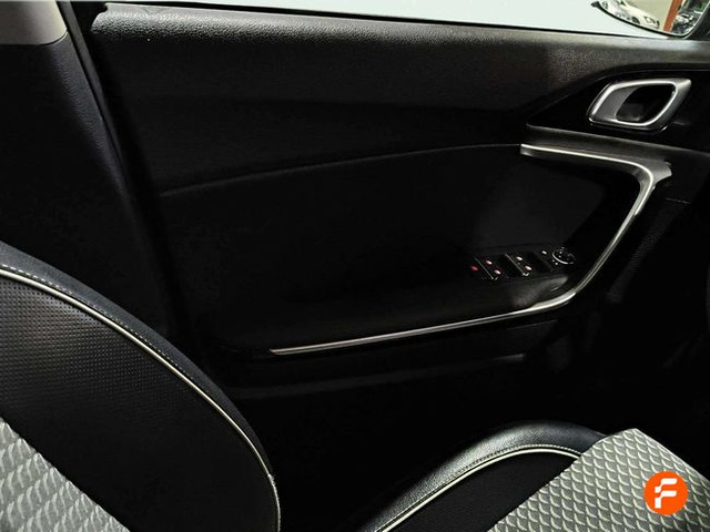 Foto 18 Kia Ceed 1.0 MHEV Tech DCT 88 kW (120 CV)