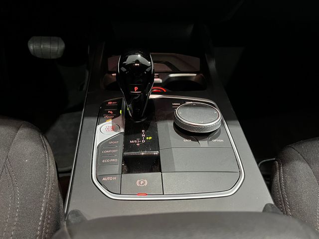 BMW Serie 1 118d color Gris. Año 2022. 110KW(150CV). Diésel. En concesionario Unicars Ponent de Lleida