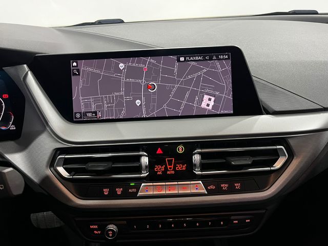 BMW Serie 1 118d color Gris. Año 2022. 110KW(150CV). Diésel. En concesionario Unicars Ponent de Lleida