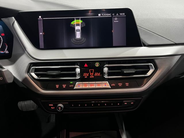 BMW Serie 1 118d color Gris. Año 2022. 110KW(150CV). Diésel. En concesionario Unicars Ponent de Lleida