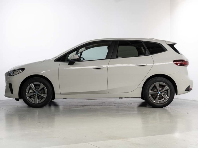 BMW Serie 2 218d Active Tourer color Blanco. Año 2025. 110KW(150CV). Diésel. En concesionario Oliva Motor Girona de Girona