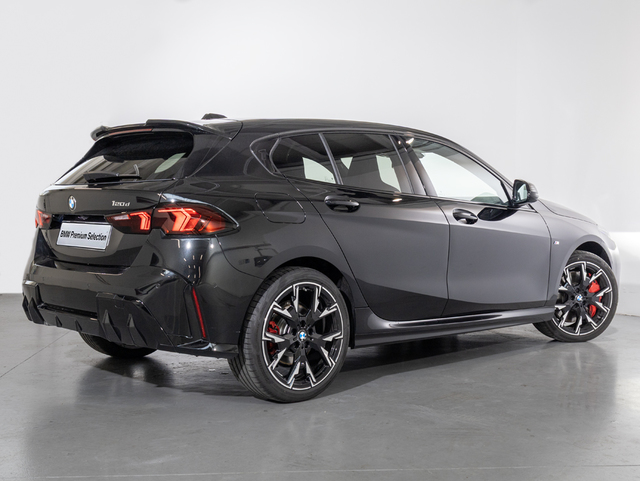 BMW Serie 1 120d color Negro. Año 2025. 120KW(163CV). Diésel. En concesionario Oliva Motor Girona de Girona