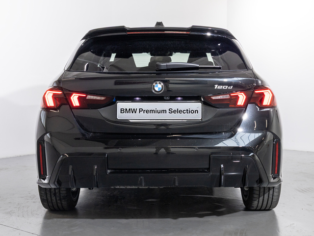 BMW Serie 1 120d color Negro. Año 2025. 120KW(163CV). Diésel. En concesionario Oliva Motor Girona de Girona
