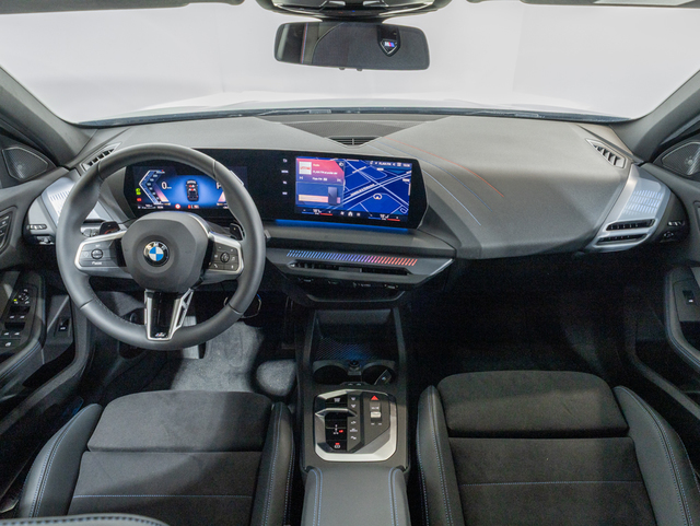 BMW Serie 1 120d color Negro. Año 2025. 120KW(163CV). Diésel. En concesionario Oliva Motor Girona de Girona