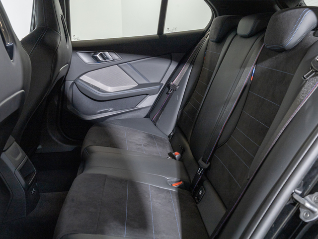 BMW Serie 1 120d color Negro. Año 2025. 120KW(163CV). Diésel. En concesionario Oliva Motor Girona de Girona
