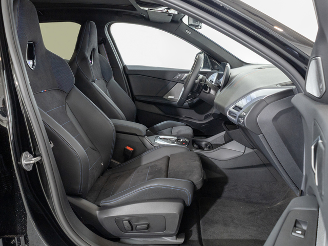 BMW Serie 1 120d color Negro. Año 2025. 120KW(163CV). Diésel. En concesionario Oliva Motor Girona de Girona