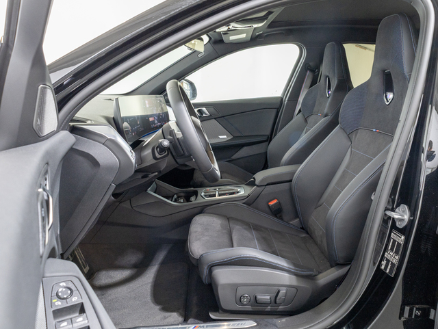 BMW Serie 1 120d color Negro. Año 2025. 120KW(163CV). Diésel. En concesionario Oliva Motor Girona de Girona