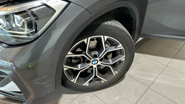BMW X1 xDrive25e color Gris. Año 2021. 162KW(220CV). Híbrido Electro/Gasolina. En concesionario BYmyCAR Madrid - Alcalá de Madrid