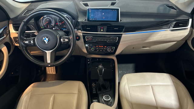 BMW X1 xDrive25e color Gris. Año 2021. 162KW(220CV). Híbrido Electro/Gasolina. En concesionario BYmyCAR Madrid - Alcalá de Madrid