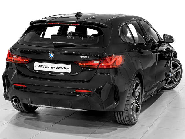 BMW Serie 1 118i color Negro. Año 2024. 103KW(140CV). Gasolina. En concesionario Caetano Cuzco, Alcalá de Madrid