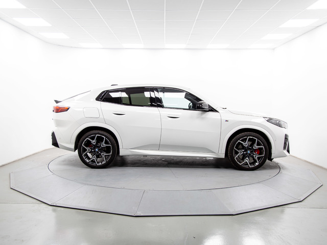 BMW X2 xDrive20d color Blanco. Año 2024. 120KW(163CV). Diésel. En concesionario Móvil Begar Alicante de Alicante