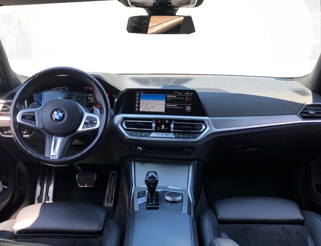 BMW Serie 3 320d Touring color Negro. Año 2021. 140KW(190CV). Diésel. En concesionario Vehinter Alcorcón de Madrid