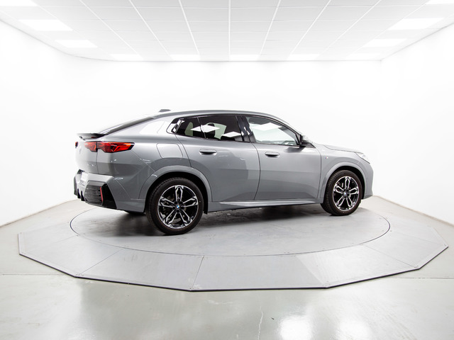 BMW X2 sDrive18d color Gris. Año 2024. 110KW(150CV). Diésel. En concesionario Móvil Begar Alicante de Alicante