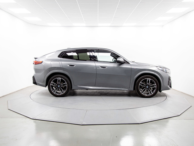 BMW X2 sDrive18d color Gris. Año 2024. 110KW(150CV). Diésel. En concesionario Móvil Begar Alicante de Alicante