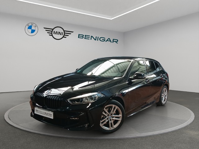 BMW Serie 1 118d color Negro. Año 2024. 110KW(150CV). Diésel. En concesionario GANDIA Automoviles Fersan, S.A. de Valencia