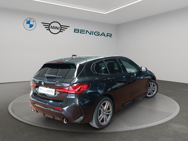BMW Serie 1 118d color Negro. Año 2024. 110KW(150CV). Diésel. En concesionario GANDIA Automoviles Fersan, S.A. de Valencia
