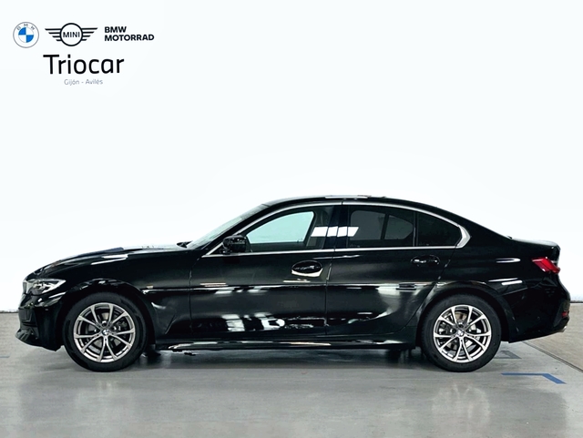 BMW Serie 3 318d color Negro. Año 2021. 110KW(150CV). Diésel. En concesionario Triocar Gijón (Bmw y Mini) de Asturias