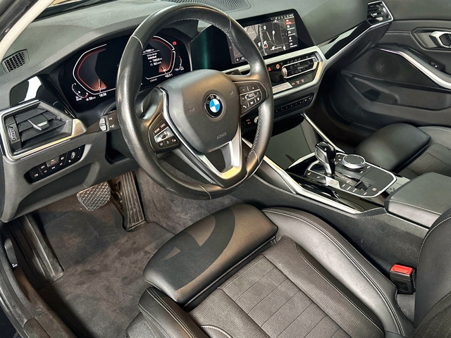 BMW Serie 3 318d color Negro. Año 2021. 110KW(150CV). Diésel. En concesionario Triocar Gijón (Bmw y Mini) de Asturias