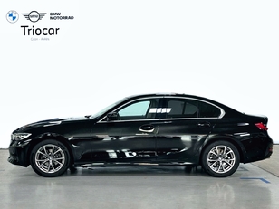 Fotos de BMW Serie 3 318d color Negro. Año 2021. 110KW(150CV). Diésel. En concesionario Triocar Gijón (Bmw y Mini) de Asturias