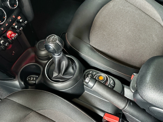 fotoG 16 del MINI MINI 5 Puertas Cooper 100 kW (136 CV) 136cv Gasolina del 2020 en Asturias