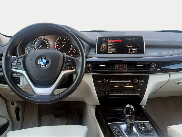 BMW X5 xDrive40e color Gris Plata. Año 2016. 230KW(313CV). Híbrido Electro/Gasolina. En concesionario Ilbira Motor | Granada de Granada