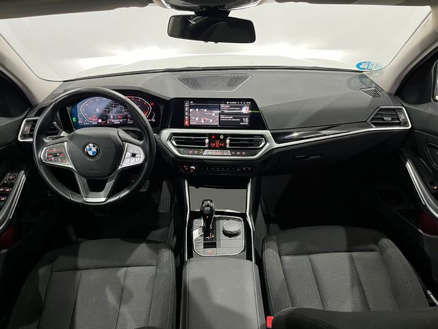 BMW Serie 3 320d Touring color Blanco. Año 2020. 140KW(190CV). Diésel. En concesionario Unicars Ponent de Lleida